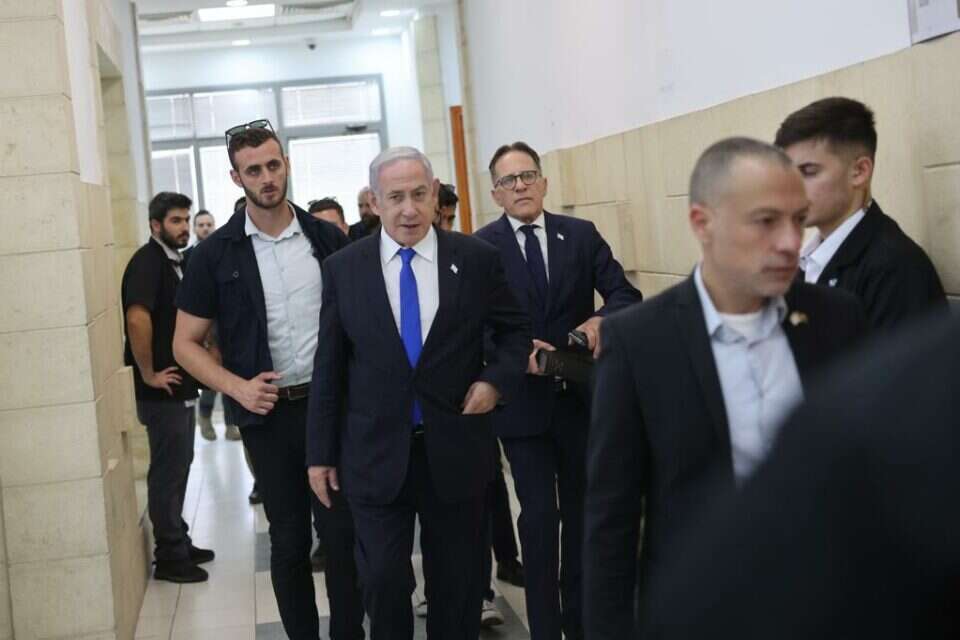 נתניהו בכניסה לאולם בית המשפט (ארכיון) , יונתן זינדל/פלאש90