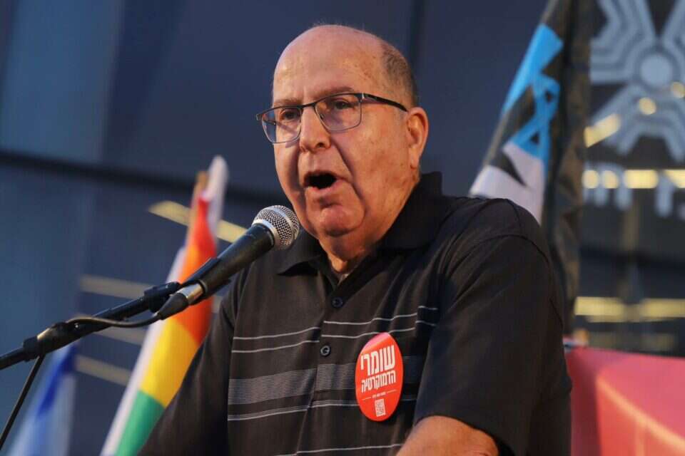 משה (בוגי) יעלון נואם בחיפה