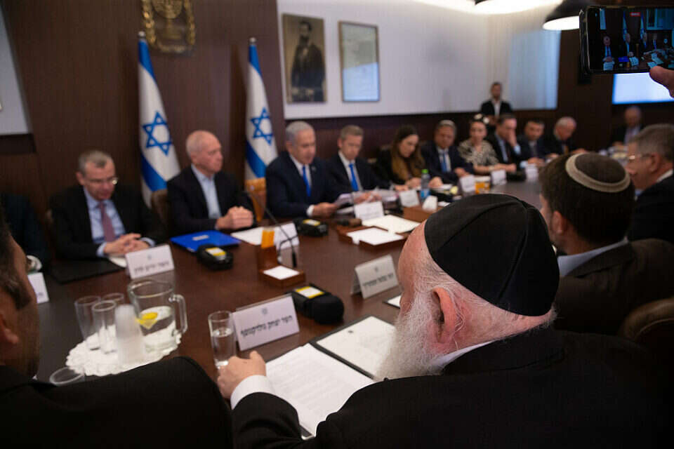 החרדים דורשים. יהדות התורה (ארכיון) , אלכס קולומויסקי