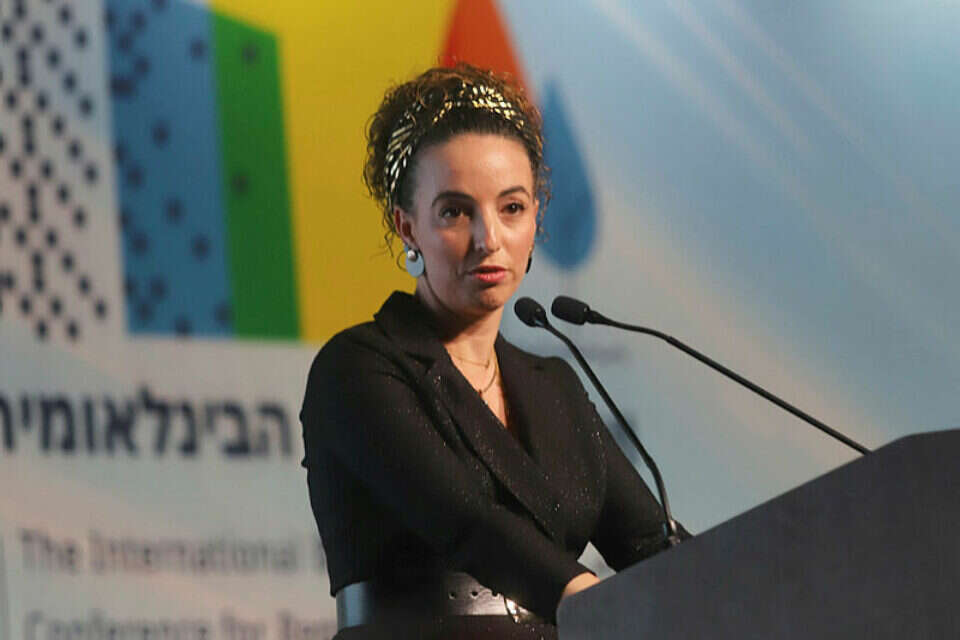 השרה סילמן , הרצי שפירא