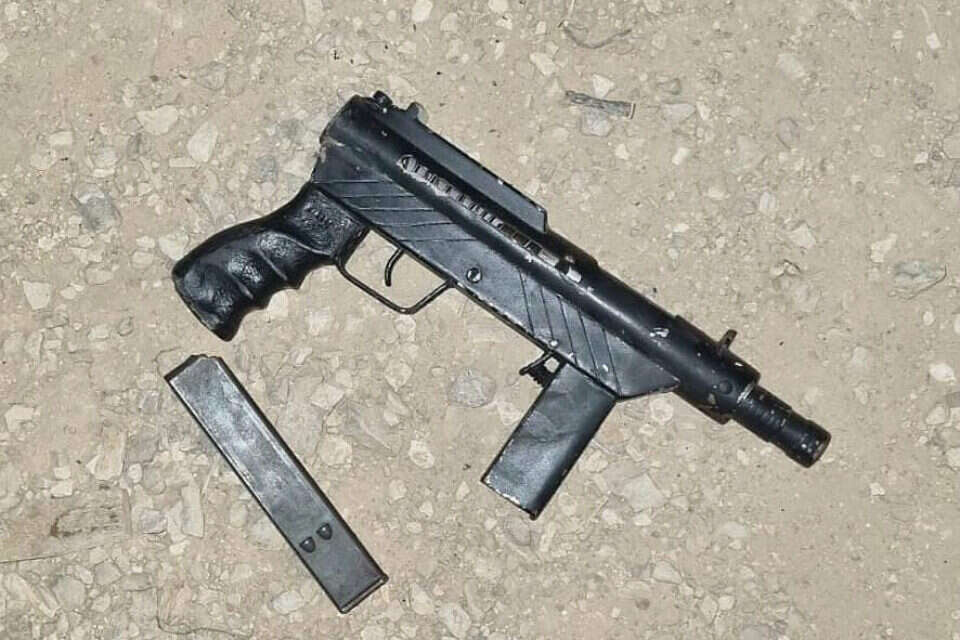 נשק מסוג קרלו. ארכיון , דובורת המשטרה