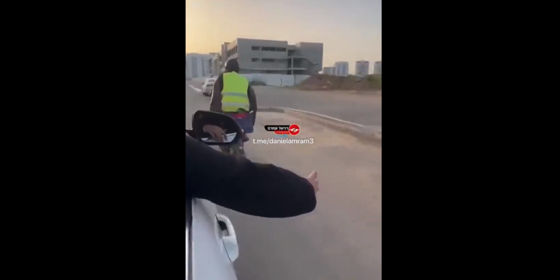 המשטרה חקרה נער בן 17 שתועד תוקף עובד זר שרכב על אופניו באשקלון