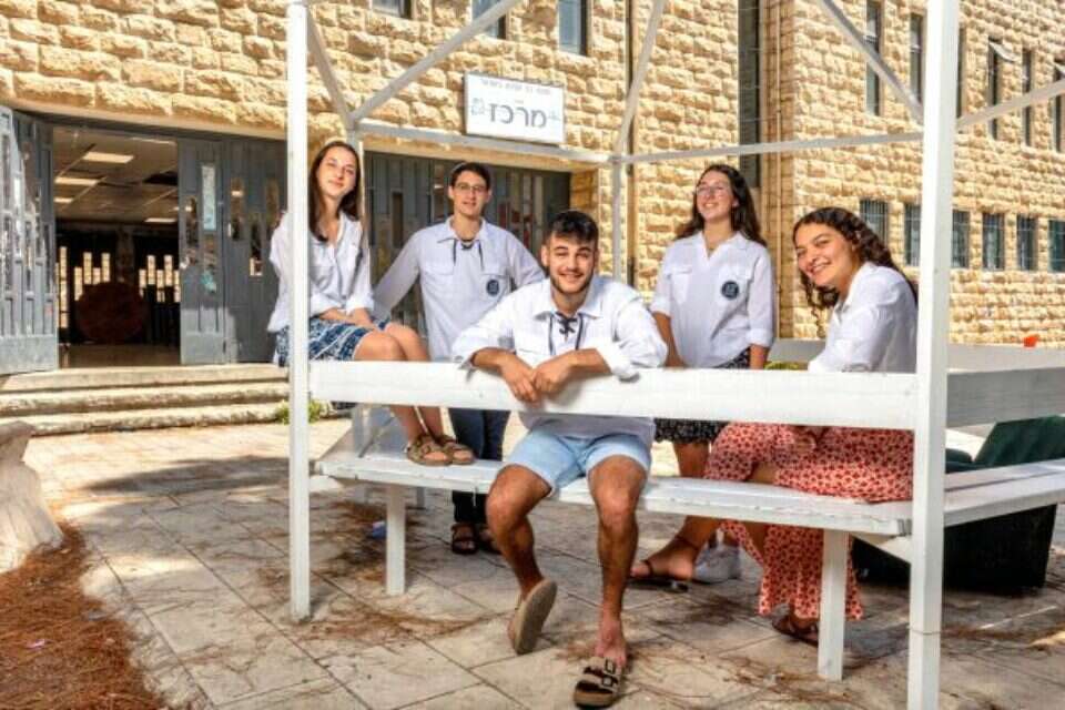 אספו כספים לאורך חודשים, פעילי בני עקיבא , נעמה שטרן
