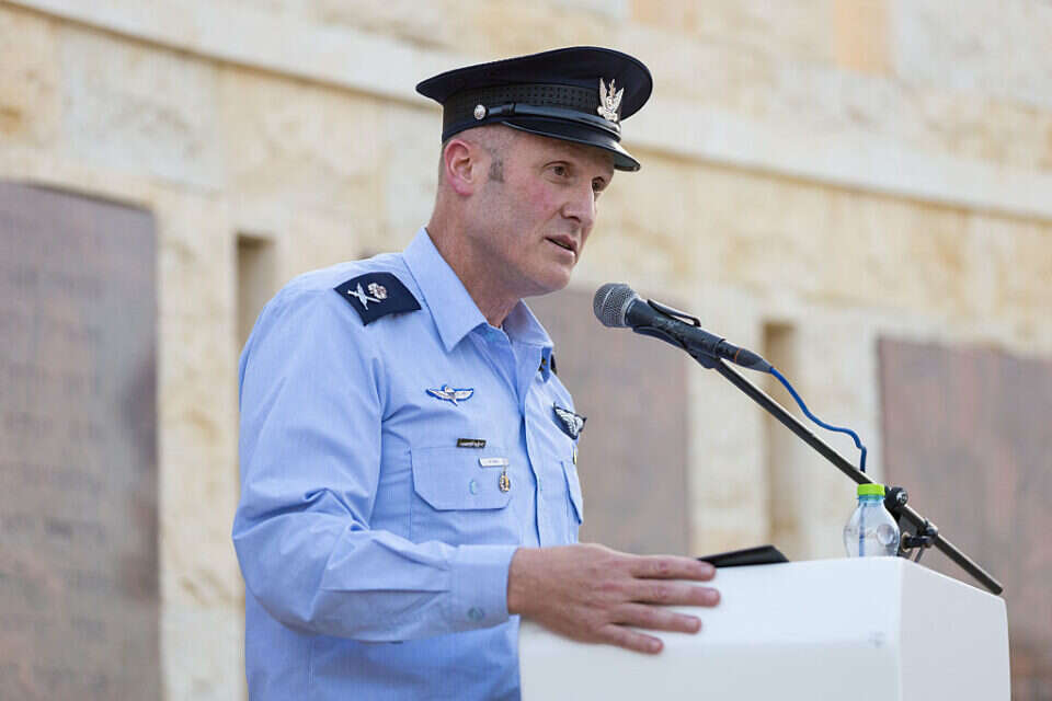 האלוף תומר בר , לירון מולדובן