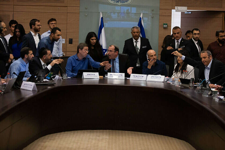 דיוני ועדת החוקה בראשות ח"כ רוטמן