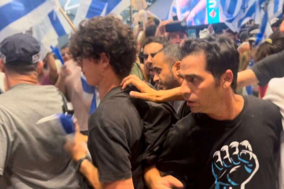 אביב גפן נעצר , אבי כהן
