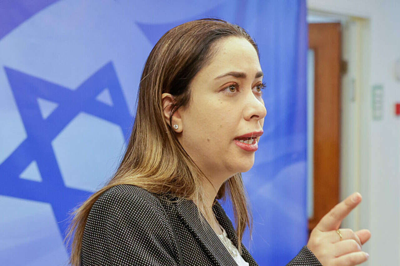 Minister Mai Golan took on the MK from the opposition: "Dog grooms in a synagogue"