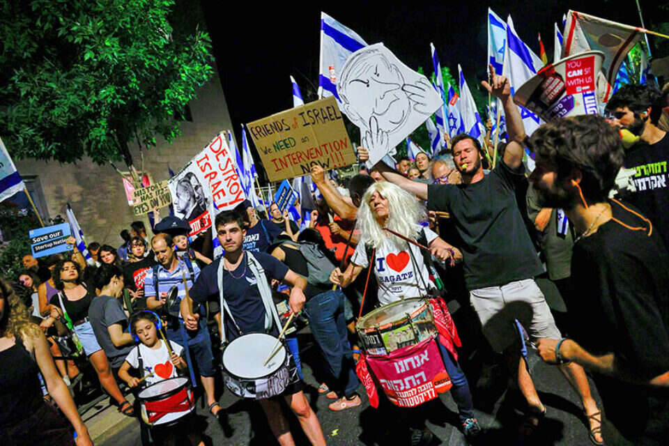 הפגנה נגד הרפורמה המשפטית ליד מעון ראש הממשלה בירושלים , חיים גולדברג/פלשא90