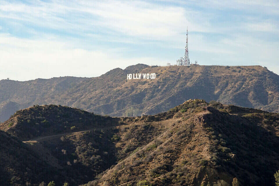 הוליווד , לפי סעיף 27א של זכויות יוצרים