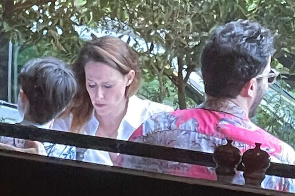 עידו רוזנבלום ויונית לוי , ללא קרדיט