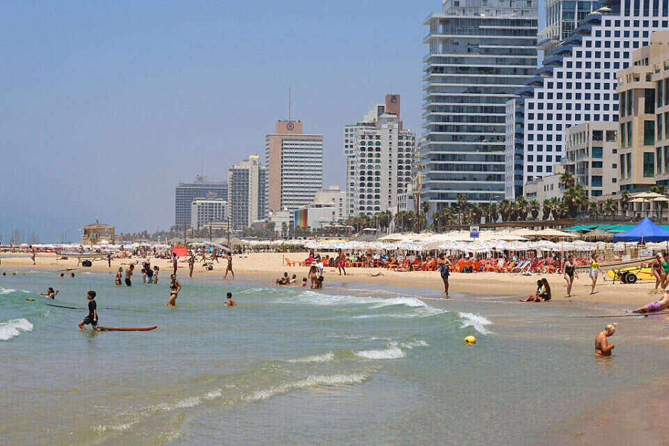 שרב בחופי תל אביב