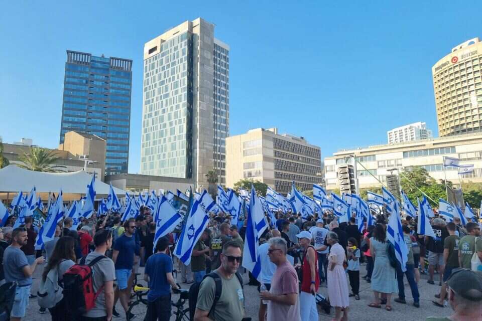 מוזיאון תל אביב עכשיו, עשרות מילואימניקים בחתימה על "אי התייצבות" לשירות