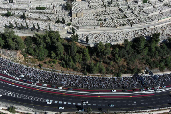 Des dizaines de milliers de manifestants à Jérusalem, Reuters