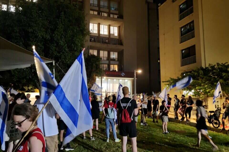 ההפגנה מול בניין ההסתדרות, הערב
