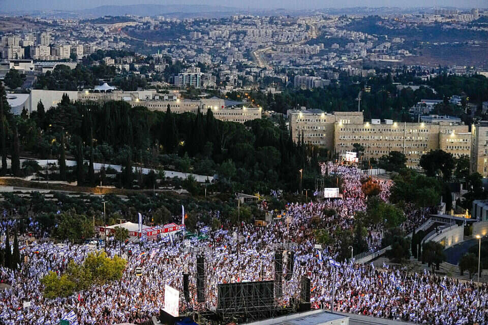 המפגינים מול משכן הכנסת