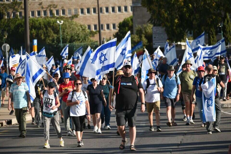 המפגינים בדרך למשכן הכנסת