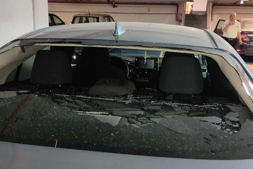 תמונות מהרכב שהותקף ע״י מפרי הסדר בבגין אתמול , דוברות משטרה