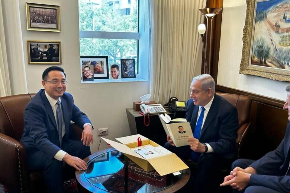 נתניהו בפגישה עם שגריר סין צ'אי רון , ללא