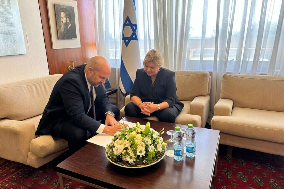 אורנה ברביבאי מגישה את התפטרותה מהכנסת , דוברות