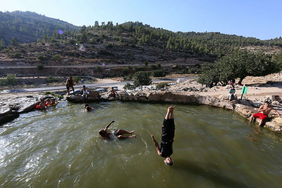 עין חניה , 