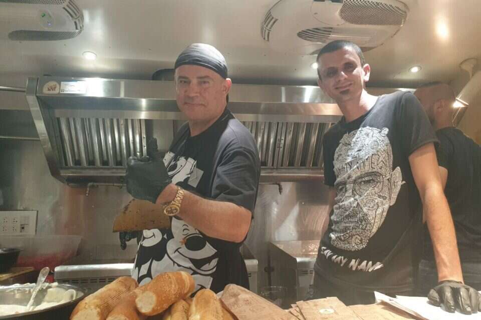 ויקי עזרא , הילה דודאל