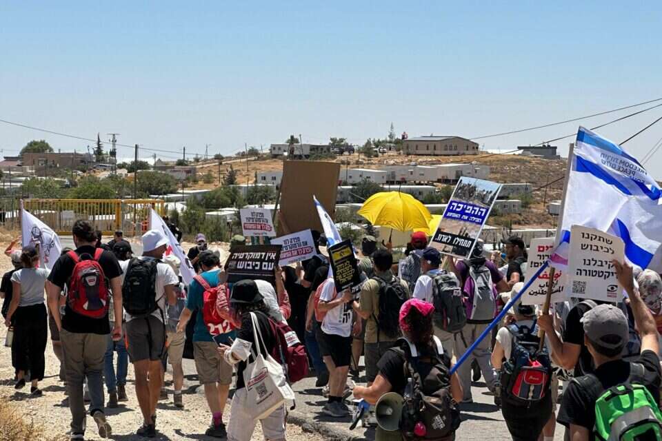 ההפגנה מול ביתו של יו"ר ועדת חוקה חבר הכנסת שמחה רוטמן בפני קדם , קובי נתן TPS