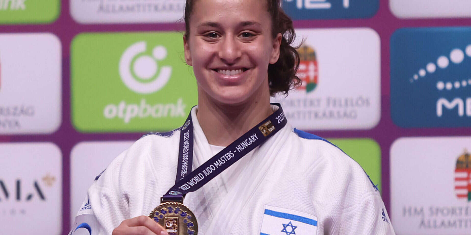 ענבר לניר עם מדליית הזהב במאסטרס בודפשט.