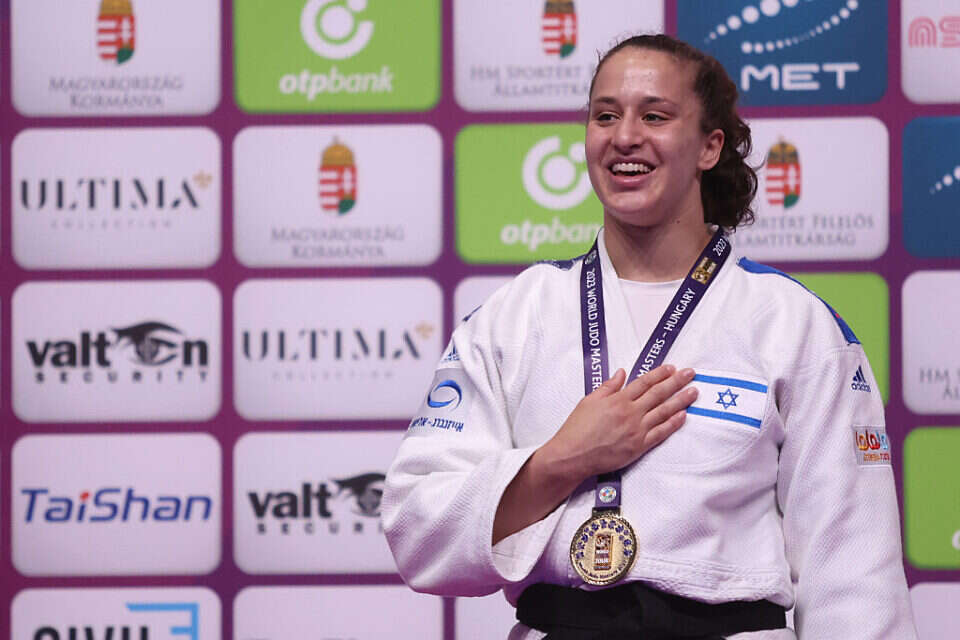 ענבר לניר. זהב גם במאסטרס בודפשט , אורן אהרוני