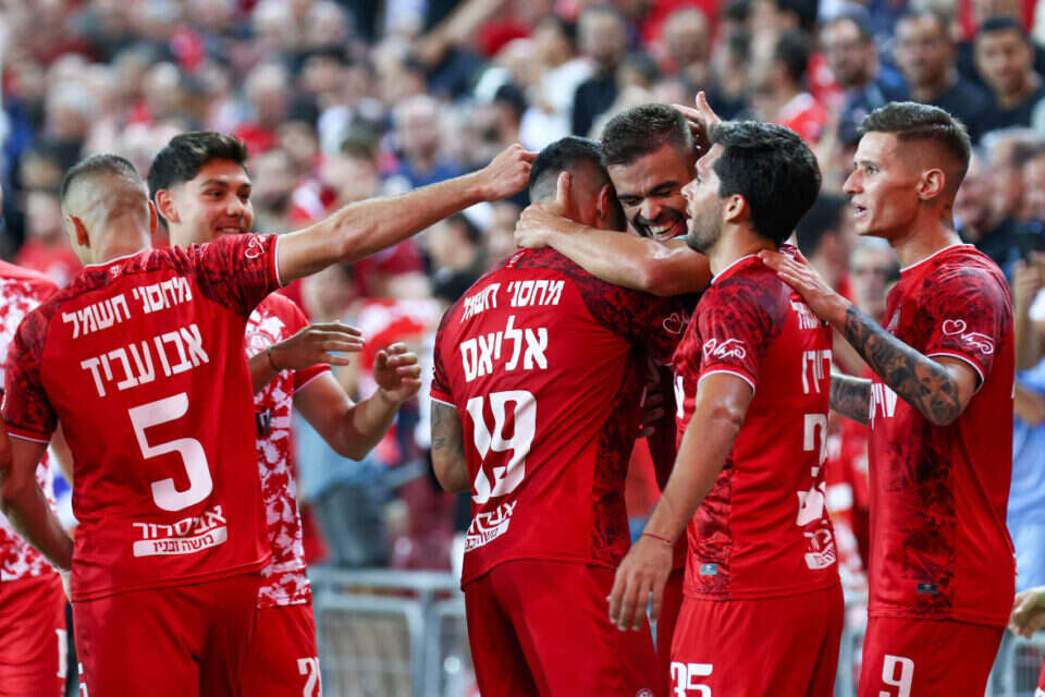 שחקני ב"ש חוגגים. אתגר גדול ,  דני מרון