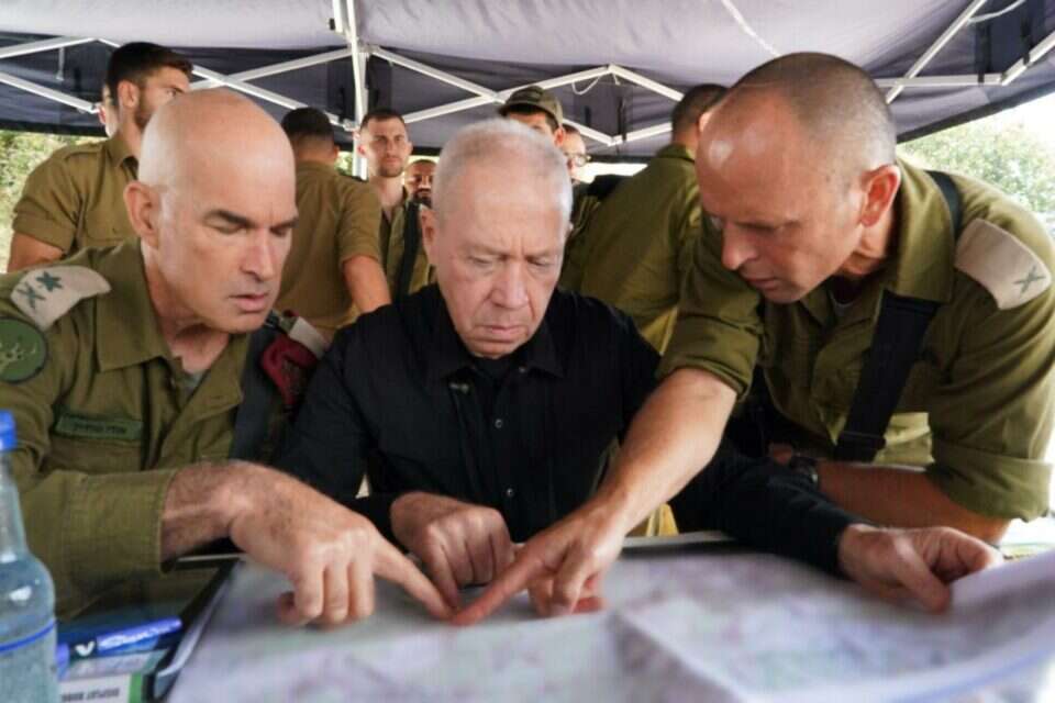השר גלנט עם מפקד פיקוד הצפון ומפקד אוגדה 91 (ארכיון) , אריאל חרמוני, משרד הביטחון