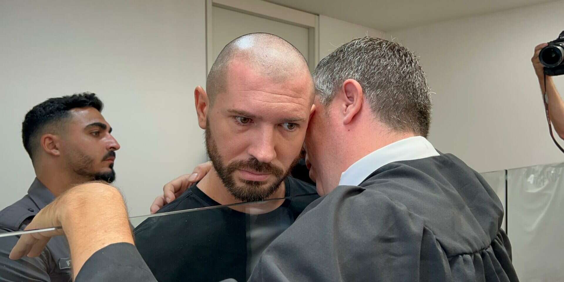 הנאשם ברצח מייקל מיירס בשיחה עם עורך דינו , מישל דוט קום