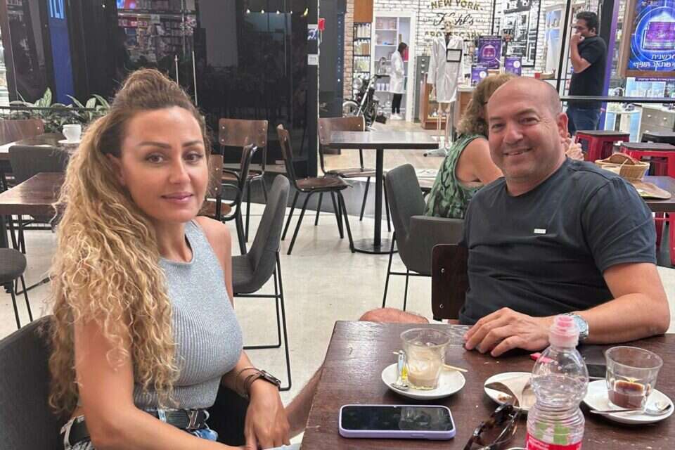 אייל ברקוביץ' ושרון כהן ניר. האהבה פורחת ,