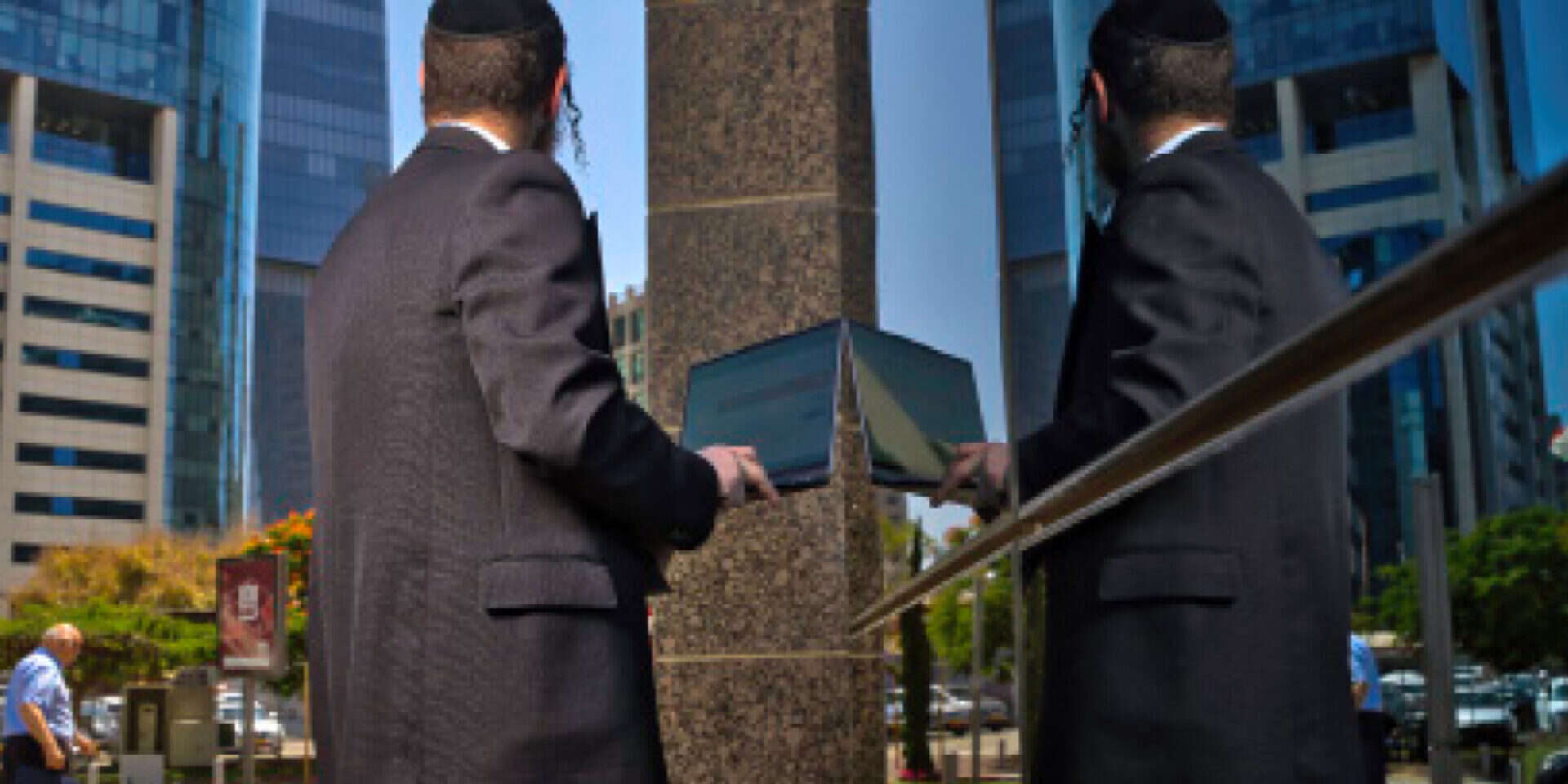 הודעת הדחייה הגיעה ביציאה מהמעלית. ח'