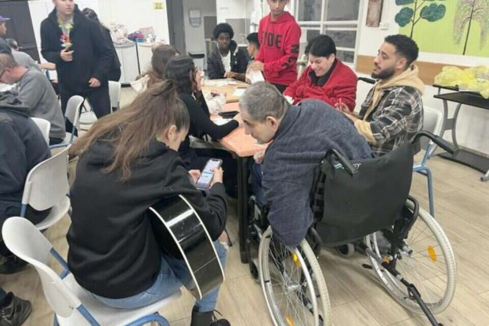 37% מתנדבים בתחום הסיוע לאנשים עם מוגבלויות , מחלקת נוער עיריית ראש העין