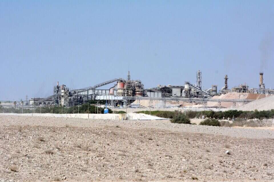 מוביל בכמות הפליטות. מפעל כיל רותםצילום ארכיון: דודו גרינשפן
