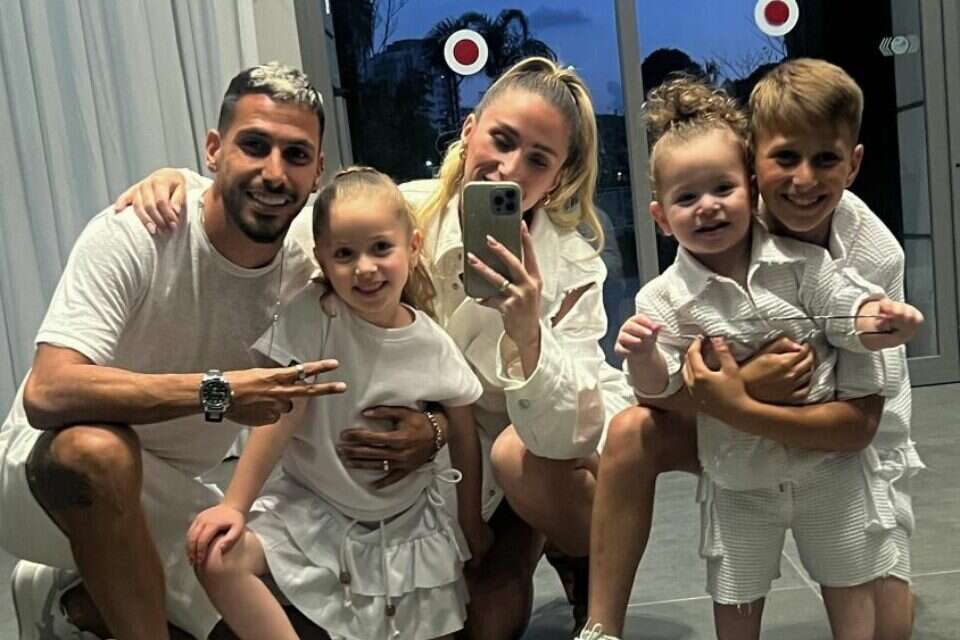 בוזגלו הצעיר עם משפחתו , אלבום פרטי