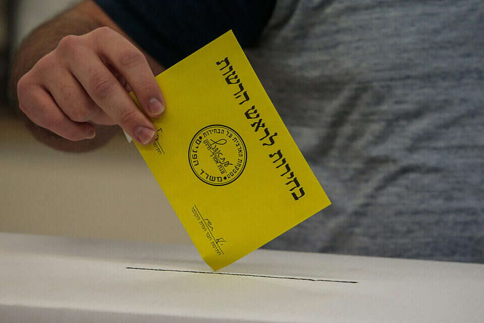 בחירה בקלפי בירושלים (אילוסטרציה) , אורן בן חקון
