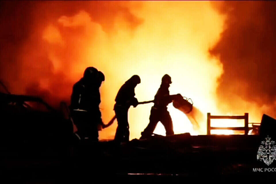 זירת הפיצוץ בתחנת הדלק בעיר מחצ'קלה , איי.פי