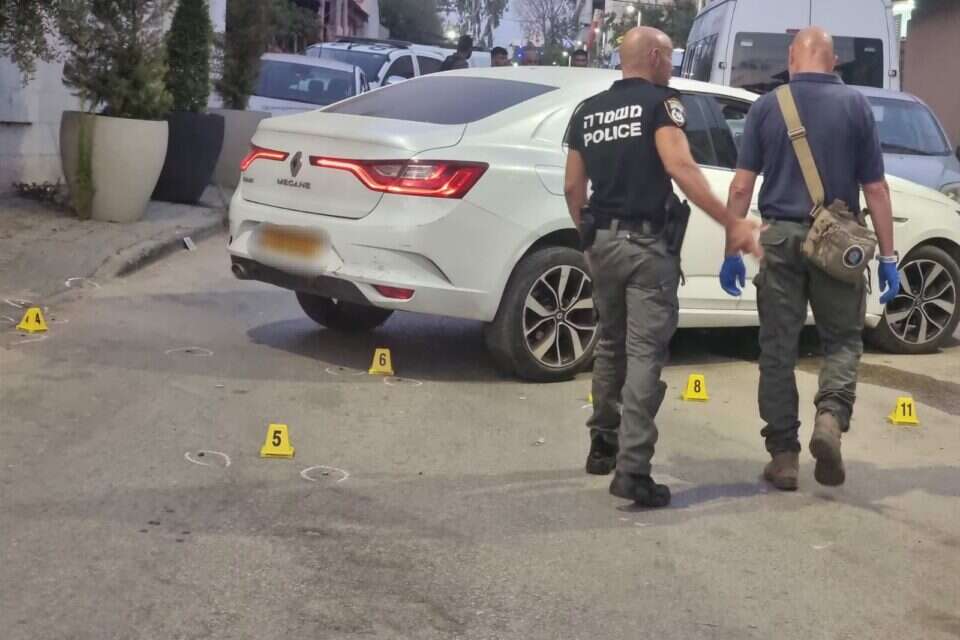 כוחות משטרה בזירת הירי בג'לג'וליה