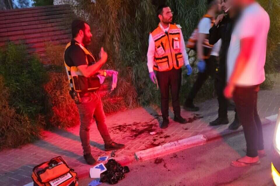 זירת אירוע האלימות באופקים. בן 25 נפצע באורח קשה , דוברות איחוד הצלה