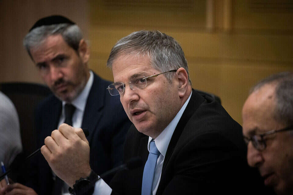 השר יואב קיש , אורן בן חקון