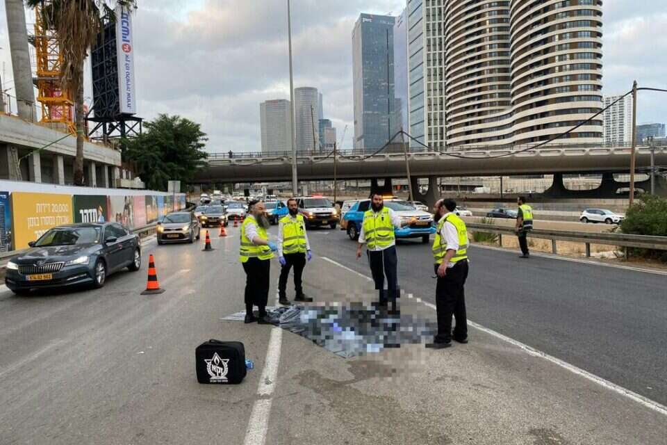 זירת התאונה באיילון צפון בתל אביב , דוברות זק״א ת״א