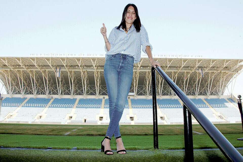 יונגר. המנכ"לית היחידה בכדורגל , אלן שיבר