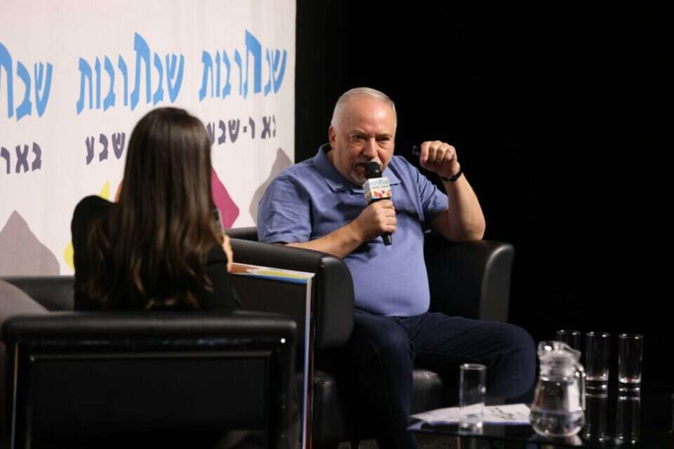 אביגדור ליברמן באירוע שבתרבות בב"ש