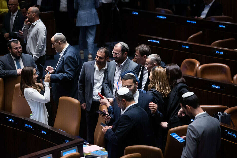 חברי הקואליציה אחרי אישור צמצום עילת הסבירות