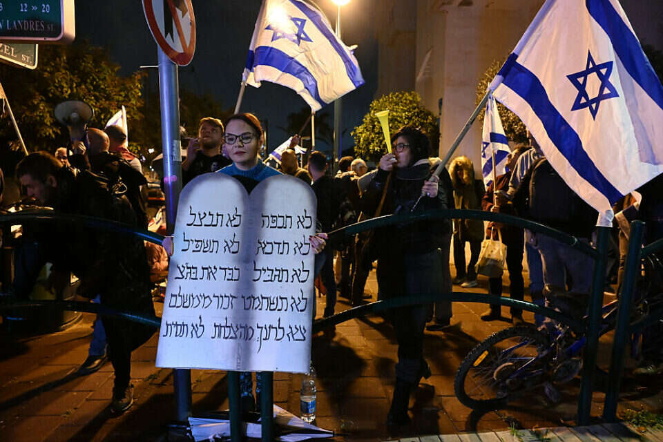 הפגנה בבני ברק (ארכיון - למצולמים אין קשר לנאמר)
