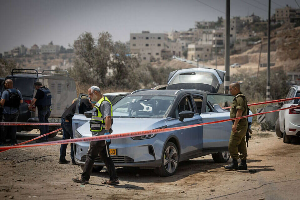 זירת פיגוע הירי על כביש 60 בדרום הר חברון
, חיים גולדברג/פלאש90