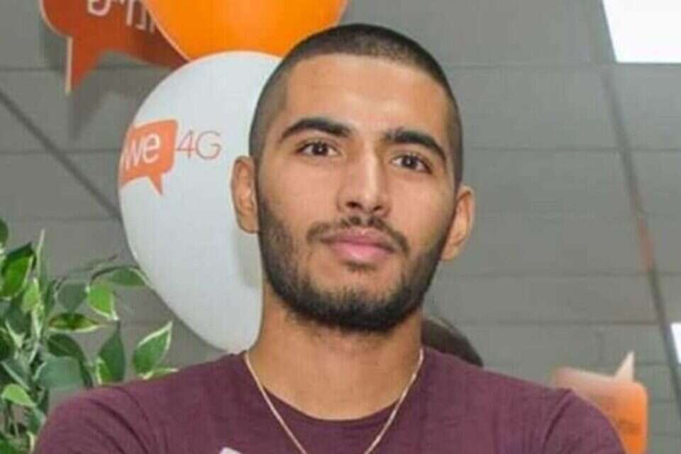 אביה סטמקאר. השוטר המואשם בביצוע המעשים ,