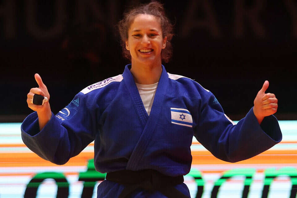 ענבר לניר , אורן אהרוני