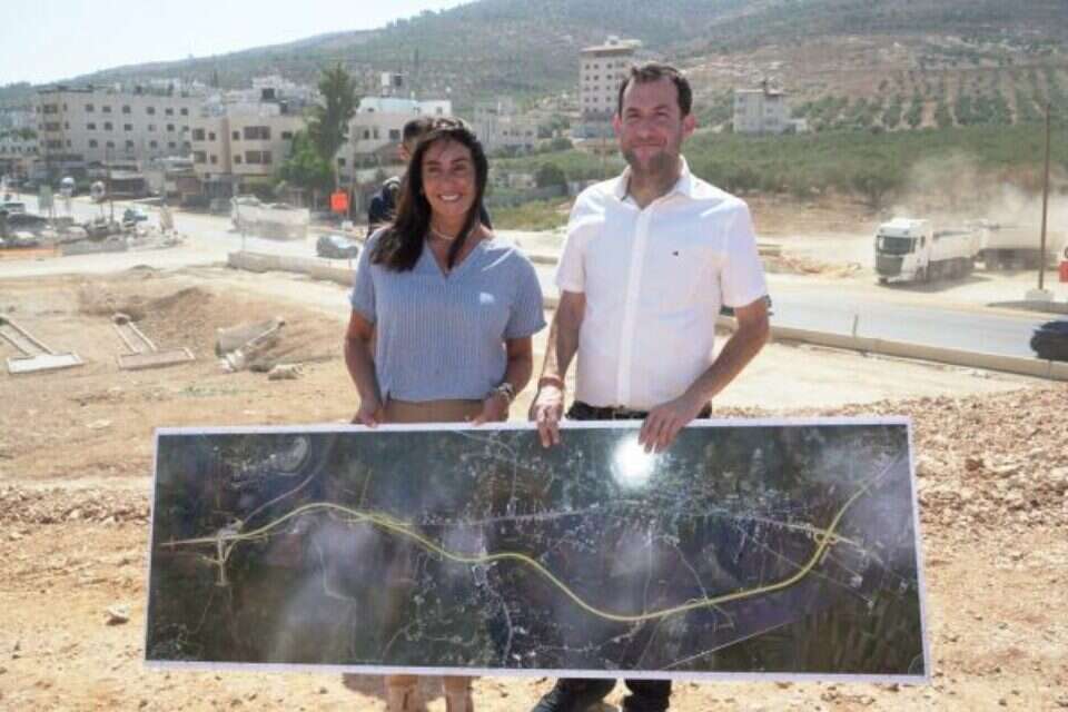 דגן ורגב אתמול. ברקע - הכביש החדש , ניב מוסמן/עבור לע"מ